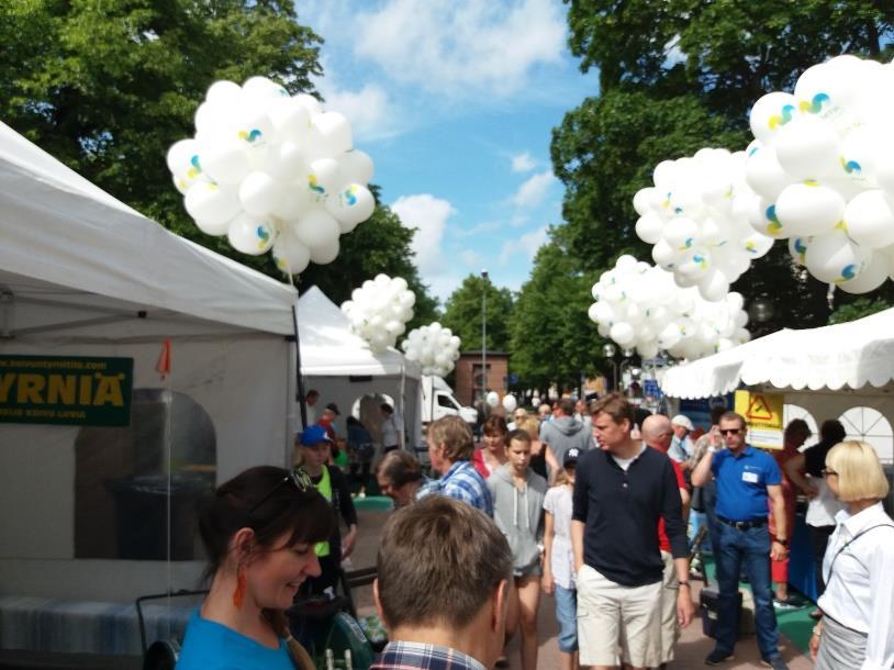 Yksi kesätyöni tehtävistä oli kiertää ympäri Satakuntaa kesän lähiruokatapahtumissa ja tutustuttaa ihmisiä satakuntalaiseen lähiruokaan sekä Sikses parasta -hankkeeseen.