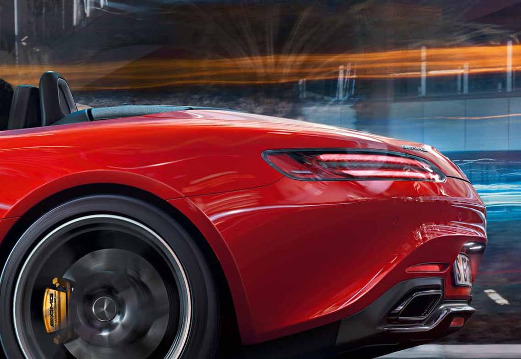 Tuuli puhaltaa kasvoihin. Korvien rumpukalvot värähtävät innosta. Ja sydän hyppää ilosta. Uusi Mercedes-AMG GT Roadster lupaa pelkkää ajonautintoa. Kaikille aisteille.