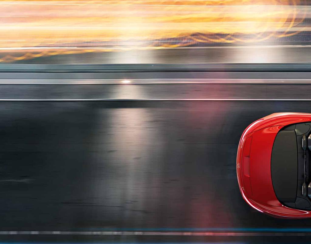 32 Matkalla pilvien yläpuolella Jokaisesta ajomatkasta uudessa Mercedes-AMG GT Roadsterissa tulee vahva tunne-elämys.