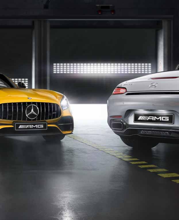 57 AMG-hiilikuitupaketti Voimakkaat korostukset tekevät olemuksesta vahvan.