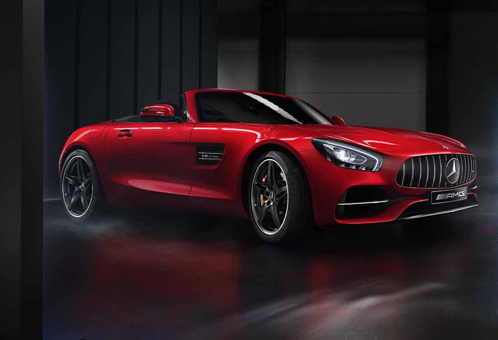 58 Ulkopuolen AMG-kromipaketti Kromipintojen viileä läpikuultavuus korostaa valikoituja elementtejä kuten etuhelman splitteriä, sivuilla olevien ilmanottoaukkojen eviä, lokasuojien eviä ja sivulasien