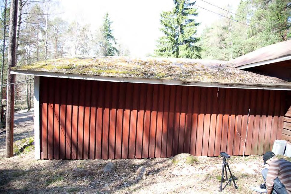 2.1.4 Uusi varasto ja pieni vaja Uusi varastolaajennus sulkee sisäänsä kokonaan vanhan pienen hirsirakenteisen vajan.