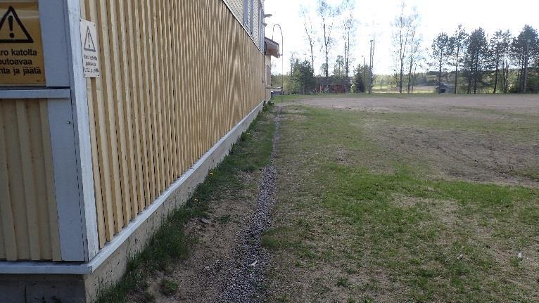 rakennuksen etusivulla.