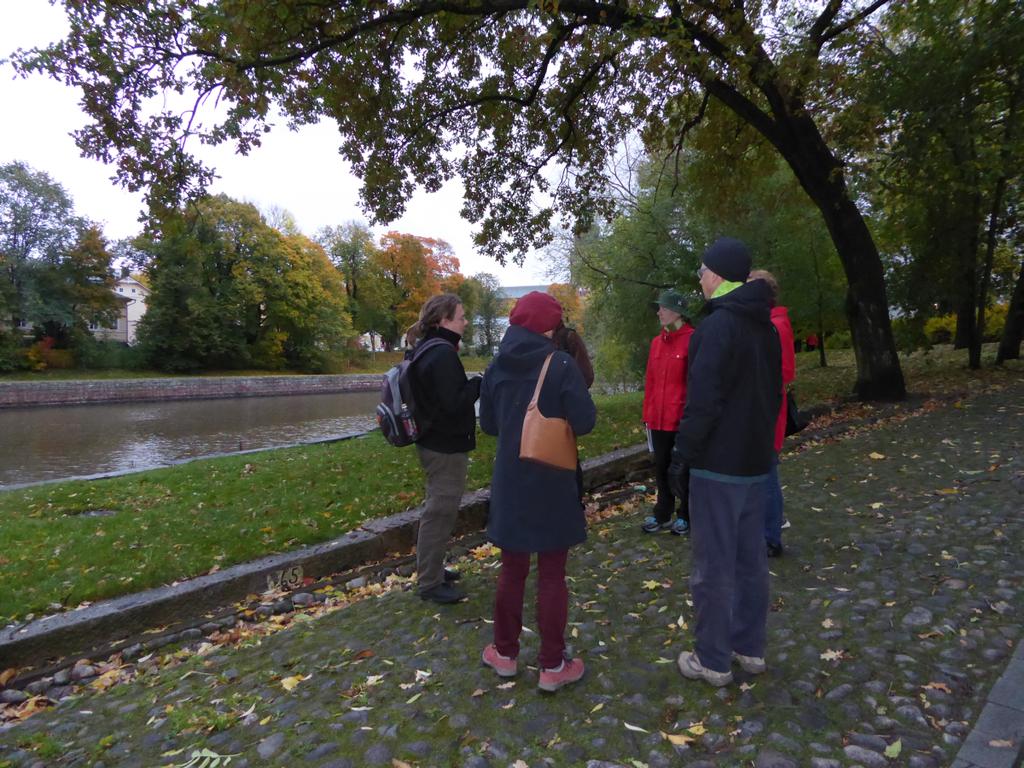 Jokirannassa