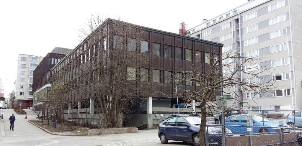Rakennuksen julkisivut olivat pääosin kupari-, graniitti- ja betonipintaisia.