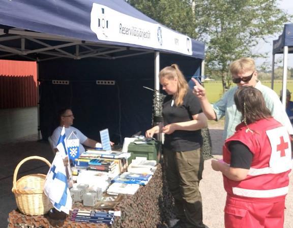 Hän kertoikin muistojaan jälkeenpäin kahvitilaisuudessa Kivimäen matkailutilalla.