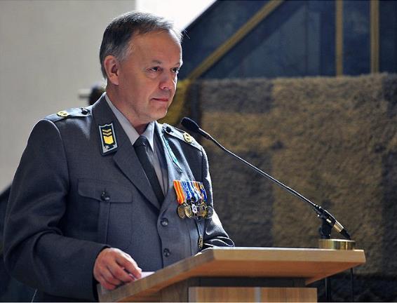 esitti tervehdyssanat.