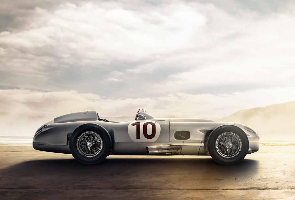 42 Mitä moottoriurheilu olisikaan ilman Mercedes-Benziä? Kaikkien aikojen ensimmäisen autokilpailun voittaneessa autossa oli Daimlerin kehittämä moottori. Ensimmäinen Mercedes oli kilpa-auto.