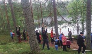 Mukana tuodut materiaalit muuttuivat sängyiksi, kuninkaan tuoleiksi, kivitaloksi, koiran