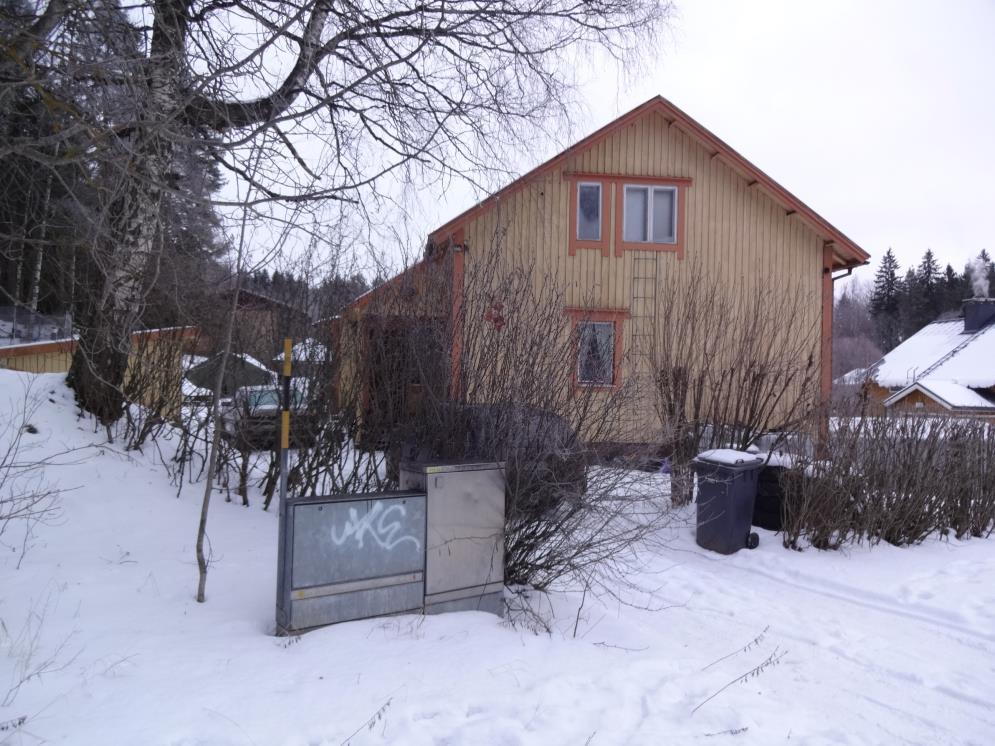 KOHDE 6 Saukonkatu 7 Kiinteistön yhteyshenkilö: Juha Rantala p. 050-5446571 Maanvarainen asuinrakennus. Kantavat rakenteet puuta. Julkisivut puuta.