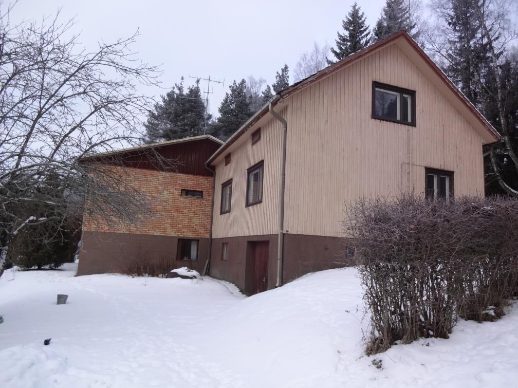 KOHDE 7 Näätäkatu 8 Kiinteistön yhteyshenkilö: Lotta Kuuteri p. 050-5336286 Maanvarainen asuinrakennus. Kantavat rakenteet puuta. Julkisivut puuta/tiiltä.