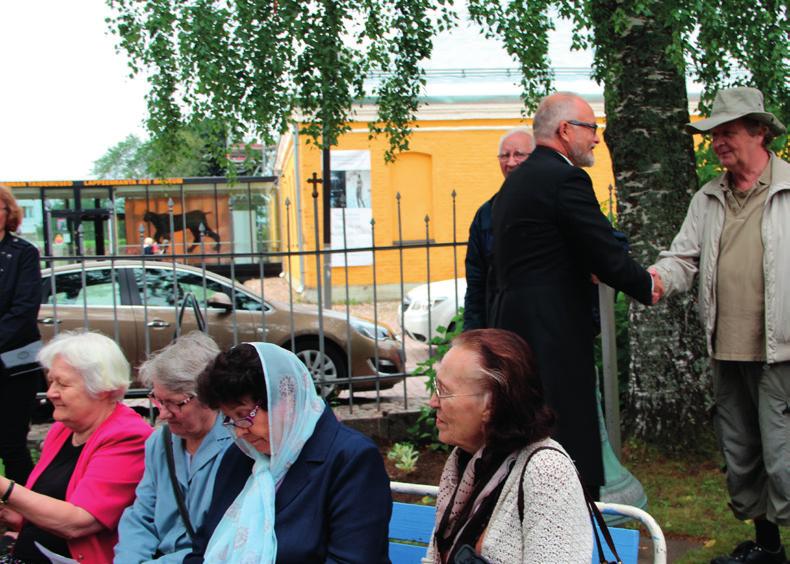30 Runoa, rakuunoita ja tarinoita -draamakierros, lähtö Pusupuisto 10.30-15.