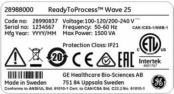 2 Turvaohjeet 2.2 Merkinnät 2.2.1 Laitemerkinnät 2.2.1 Laitemerkinnät ReadyToProcess WAVE 25 rockern laitemerkintä Alla on esimerkkikuva keinuttimen takaosassa ja keinutusalustan alla olevasta merkinnästä.