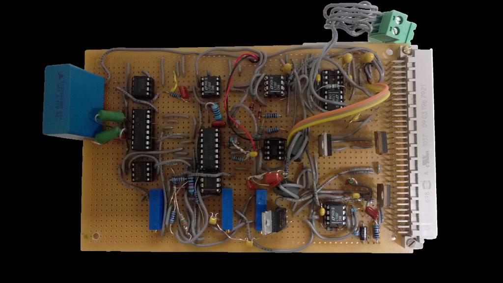 26 Etupaneelille menevän virranmittaussignaalin liitin Virranmittauksen instrumentointivahvistin Virtaohjauksen instrumentointivahvistin Ohjauspiirin pääoperaatiovahvistin Operaatiovahvistimen moodin