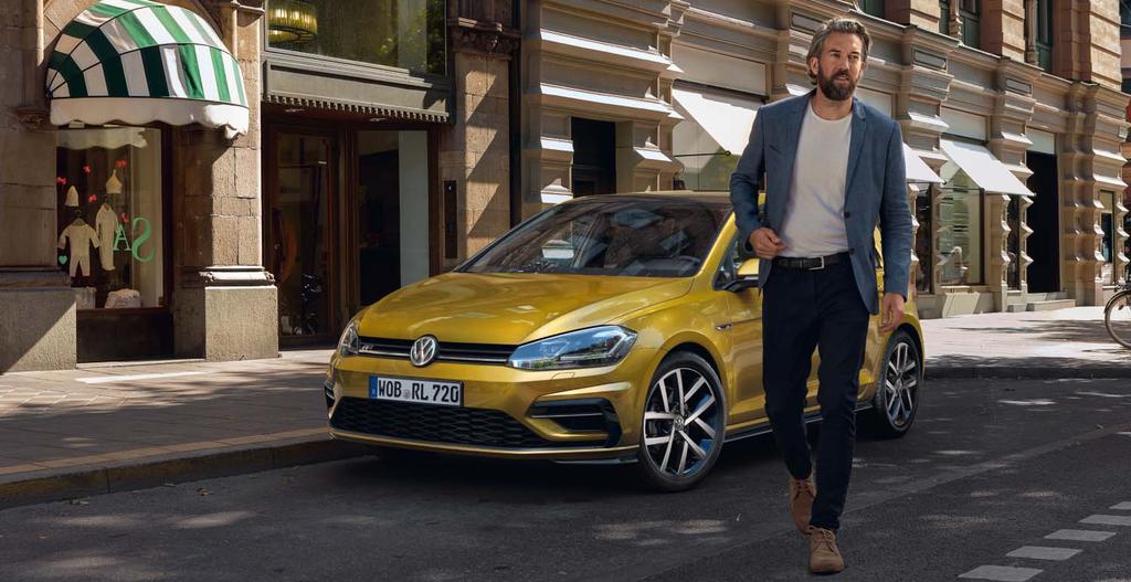 Sisältö 06 Ulkopuoli 42 Moottorit 08 R-Line 46 Volkswagen-lisävarusteet 14 Mukavuus 53 Volkswagen Lifestyle 18 Infotainment 54 Istuinverhoilut 24 Connectivity 56 Ulkovärit 28 Varustelutasot 58