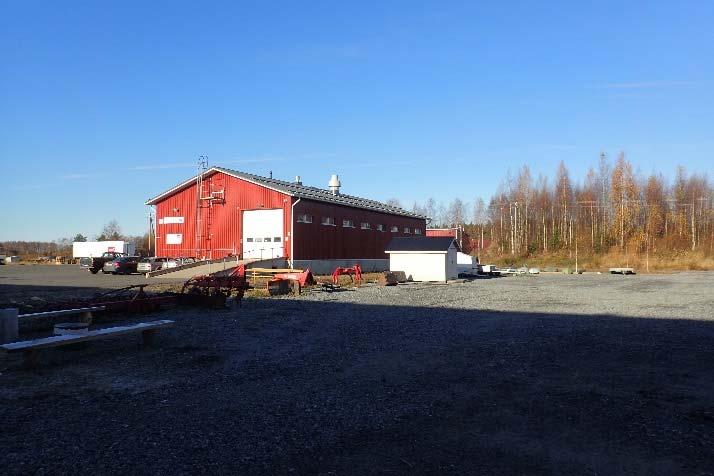 Kadun päätteenä avautuu peltomaisema.