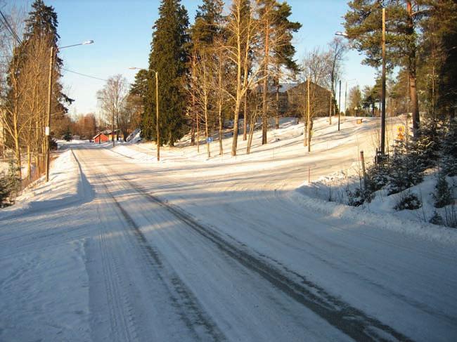 Joskus koulumatkalta kotiin mennessään niin Liisa kuin moni muukin lapsi saattoi pysähtyä myllyyn tupakansavun täyttämään myllykamariin kuuntelemaan, kun äijät puhelivat hauskoja ja paransivat
