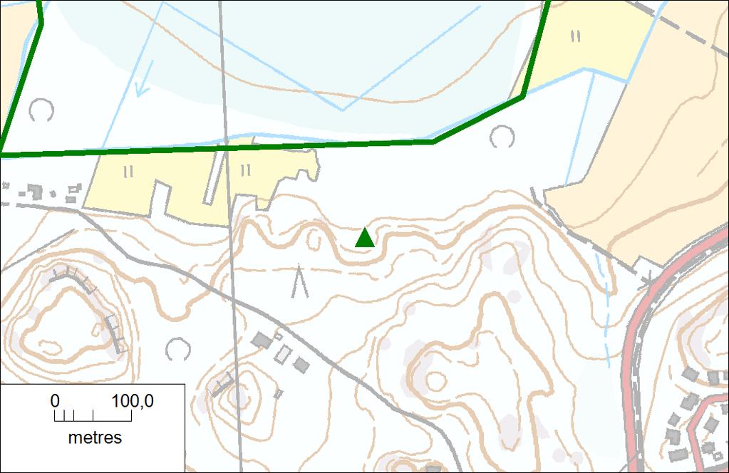 Kuva 43. Vankkasaran kasvupaikan sijainti Isosuon eteläpuolella on merkitty vihreällä kolmiolla. Natura-alue on rajattu vihreällä. 3.