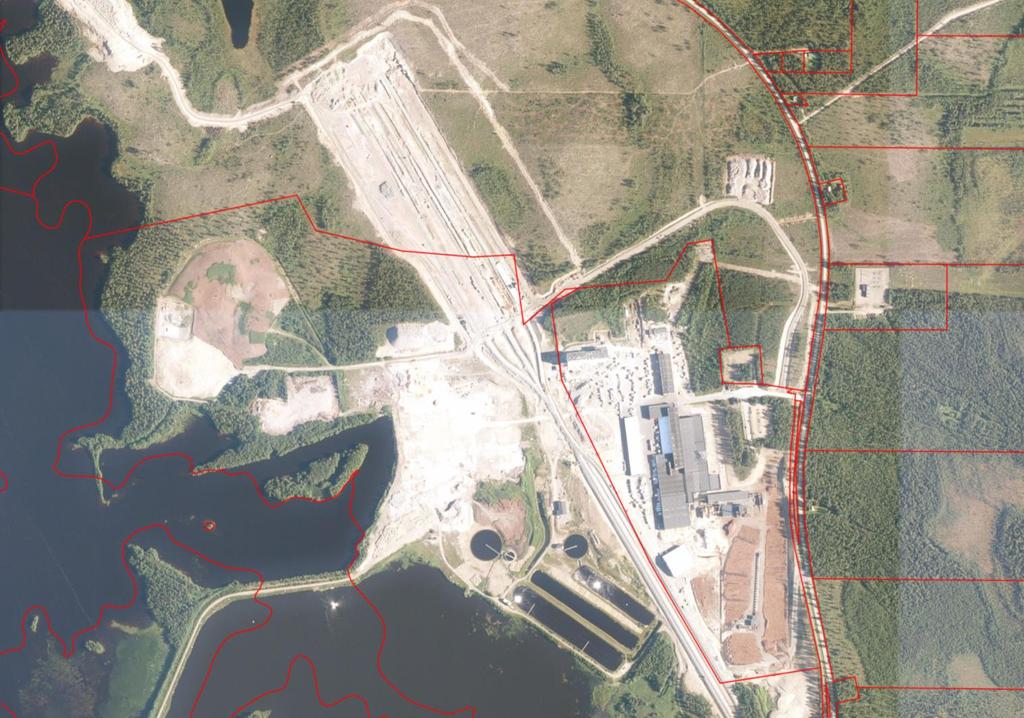 FCG SUUNNITTELU JA TEKNIIKKA OY Kaavaselostus 8 (94) Keskiosan alueella sijaitsee kolme vakituisesti asuttua taloa. Kuva 4. Kaava-alueen keskiosa (Lähde: Paikkatietoikkuna/MML).