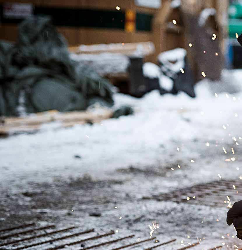 THE 2017 CONCEPTS Modernin ammattilaisen työvaatteiden uusi aikakausi on alkanut. Helly Hansen Workwearin uudet tyylikkäät mallistot tarjoavat työvaatteita, jotka kestävät käyttöä päivästä toiseen.