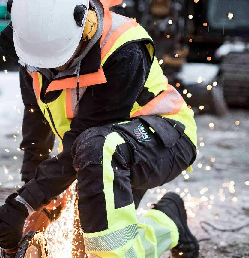 HELLY HANSEN WORKWEAR 2017 Uuden ICU-mallistomme persoonalliset vaatteet ovat tinkimättömän toimivia ja antavat ennen kokematonta liikkumavapautta.