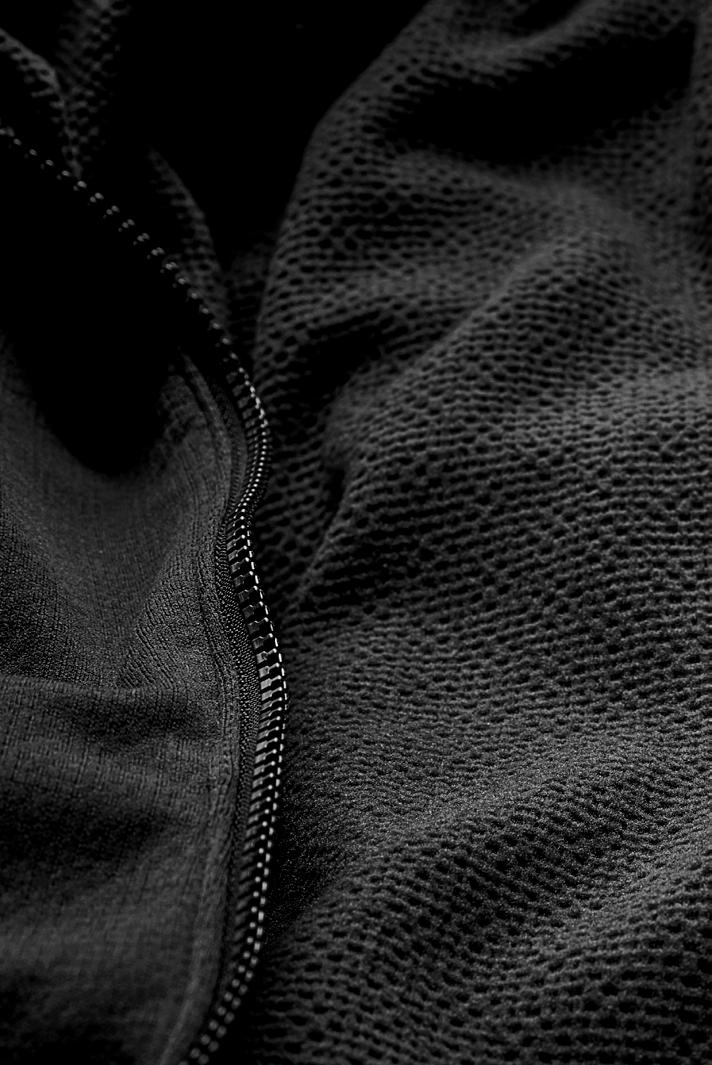 W T T C T T C LIFA LÄMMIN. KUIVA. MIELLYTTÄVÄ. STAY WARM TECHNOLOGY MOVES SWEAT AWAY 1970-luvun alussa markkinoille tullut Lifa perustuu vuosien ajan testattuun ja kehitettyyn lankatekniikkaan.