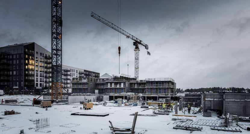 rikkoo rajoja uusilla kankaillaan,