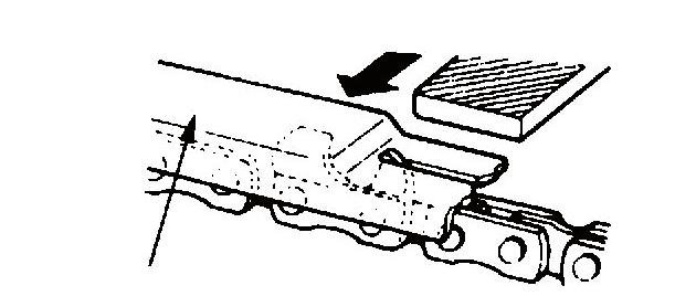 die Vibrationen zunehmen. der Kraftstoffverbrauch zunimmt. Warnung: Beim Umgang mit der Sägekette immer Arbeitshandschuhe verwenden.