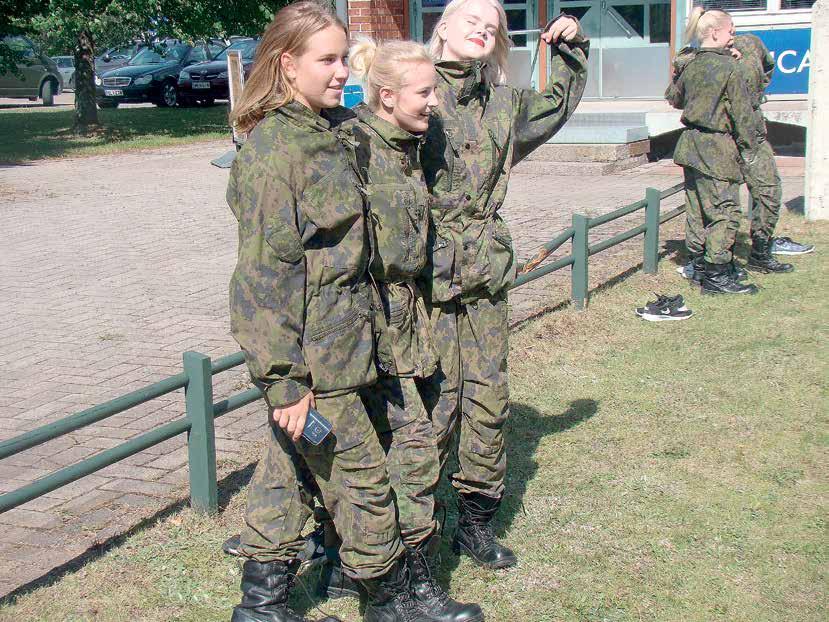 harjoituskäsikranaatin heittäminen. Viimeksi mainitun tehtäväradan pyörittäminen on reserviläisten osuus tässä kampanjassa.