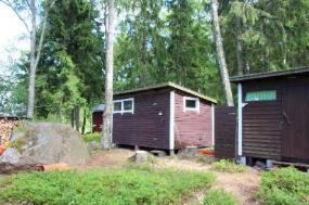 Iltapäivällä siirrettiin Markon kanssa pilkotut puulohkot kasalle tai pinoon (lohkottuna 6,4 m 3 + oksat).