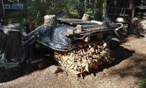 Oksat omassa kasassaan, n. 1 m 3 Markku Sandström Su 23.7. Vieraita ja Pian haku Aurinkoista, myöhemmin ukkosta SW3, Ilma 20 C, vesi 18 C/ 0cm, Villan sekoituslauta.