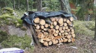 Töissä ensin koko päivän, sitten Pian kautta hakemaan lakkoja. Sitten kauppaan hakemaan ostokset ja pakastusrasiat/pussit. Kun sain lakat pakkaseen, lähdin pikkuhiljaa ajelemaan saareen.