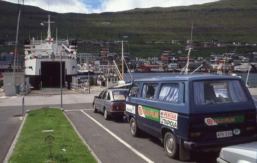 Saarten välisiä siltoja oli käyntiajankohtanamme vain kolme, joista yksi tämä Streymon ja Eysturoyn saarten välillä.