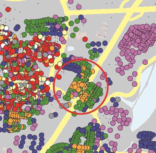36 Kasvitarhankadun rehevää kasvustoa. Kuva Pekka Piiparinen 2014.