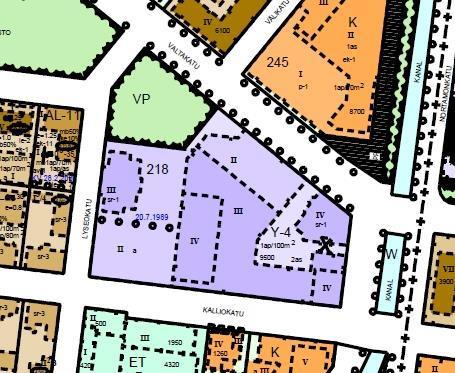 Rakennusmestari August Heleniuksen 1896 suunnittelema lyseo on edustava uusrenessanssityylinen koulu. Kaksikerroksisen kivirakennuksen julkisivut ovat voimakkaasti kolmiulotteiset.