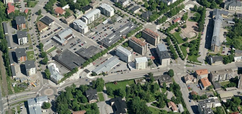 96 varrella sijaitsee kaksi kuusikerroksista asuin- ja liikekerrostaloa, jotka ovat kiinni toisissaan. Nämä rakennukset ovat valmistuneet vuosina 1936 ja 1958.