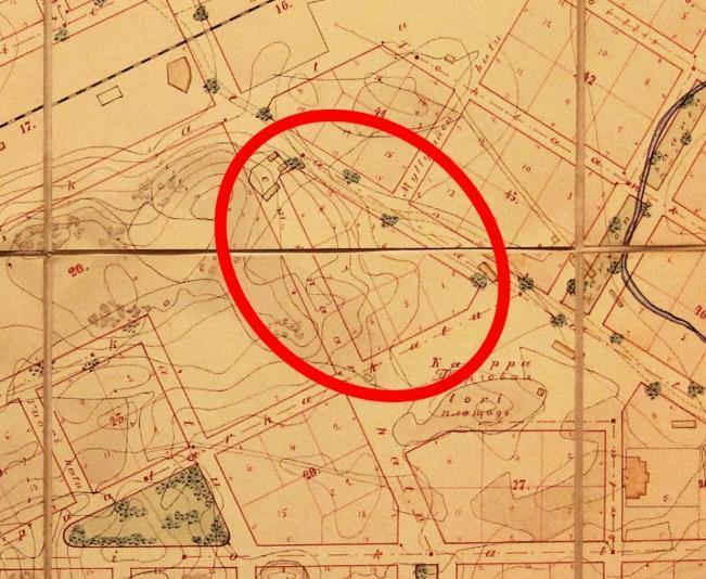98 Satamakadun varressa on kaksi asuin- ja liiketaloa, jotka ovat kiinni toisissaan. Itäisempi kohde on valmistunut vuonna 1958 ja sen on suunnitellut Olli Vahtera ja Pekka Pitkänen.