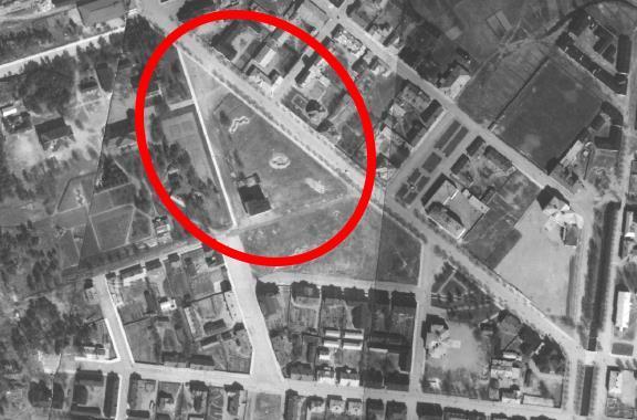 100 Vuonna 1940 otetusta ilmavalokuvasta huomataan, että nykyisessä korttelissa 225 oli rakennettu vain yksi rakennus, nk. Rannan talo (1936). Kortteli siis toteutettiin siis rakentamattomalle maalle.