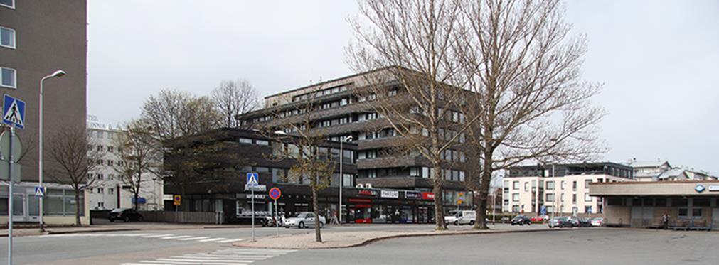 102 Vasemmalla vuonna 1963 valmistunut As Oy Rauman Tarvonsaarenpuisto 4 ja oikealla