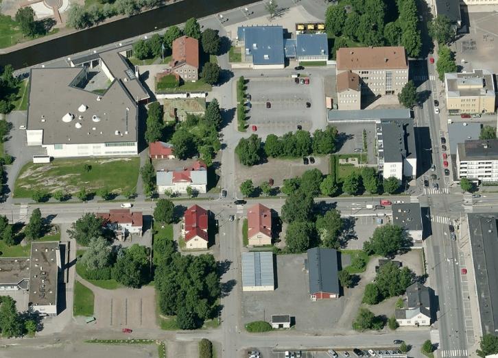 Sen sijaan rakennusten laajentamisilla tai niiden korvaamisilla uusilla menetettäisiin koko alueen alkuperäistä olemusta ja ilmettä.