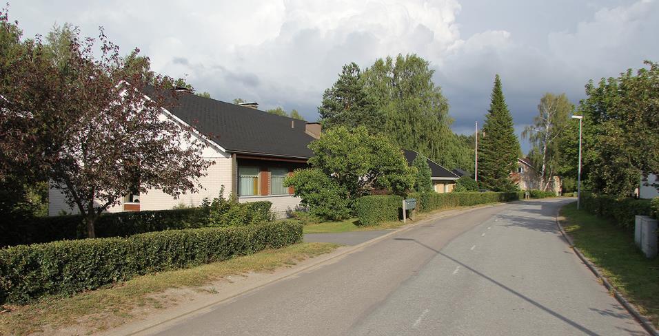 115 Polttimonkadun varren alkuperäinen rakennuskanta muodostuu kahden perheen asuinrakennuksista, jotka on kummallakin puolella katua rakennettu pitkä sivu kadunsuuntaisesti.