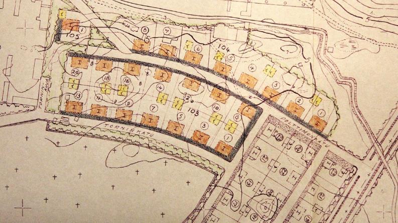 116 Vuonna 1953 vahvistettu Tornikadun ja Polttimonkadun asemakaava nivelsi alueen aiemmin toteutuneeseen Pormestarinhakaan.