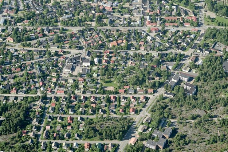 11 Historia Nummen alue syntyi työväestön asuntopulan ratkaisemiseksi. Vuonna 1914 Rauman kaupunginvaltuusto varasi Turun tullin alueelta Nummen alueen, josta se alkoi luovuttaa tontteja työväestölle.
