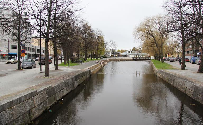 173 Oikalla Kanalinvartta ja vasemmalla