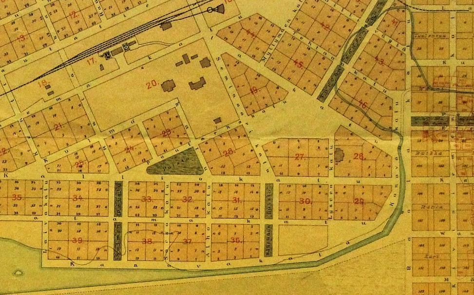 176 Mikael Maijalan mukaan kartta on eräs G. Idströmin vuonna 1896 piirtämistä asemakaavakartoista. Tässä kartassa esitetään tiettävästi ensimmäisen kerran Kanaalin mutkan oikaisemista.