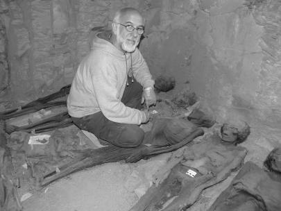 Working with Egyptian mummies 2009 field season The cache 4 During the 2009 field work, we were told by the Egyptian authorities that some of the mummies found in Monthemhat s tomb were stored in an