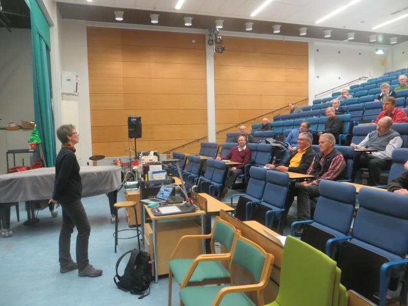 Toinen tärkeä kansainvälinen yhteistyö, jossa Metsähovi on mukana, on pitkäkantainterferometria (VLBI). Myös siinä käytetään hyväksi kvasaarihavaintoja.