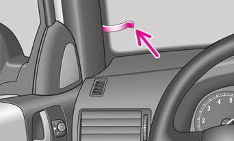 Älä laita kuumia juomia mukitelineeseen. Auton liikkuessa kuuma juoma voi läikkyä - palovammojen vaara!