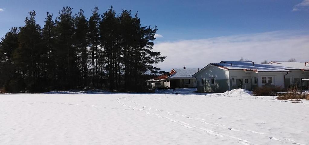 Taloja Sulvantien varrella.