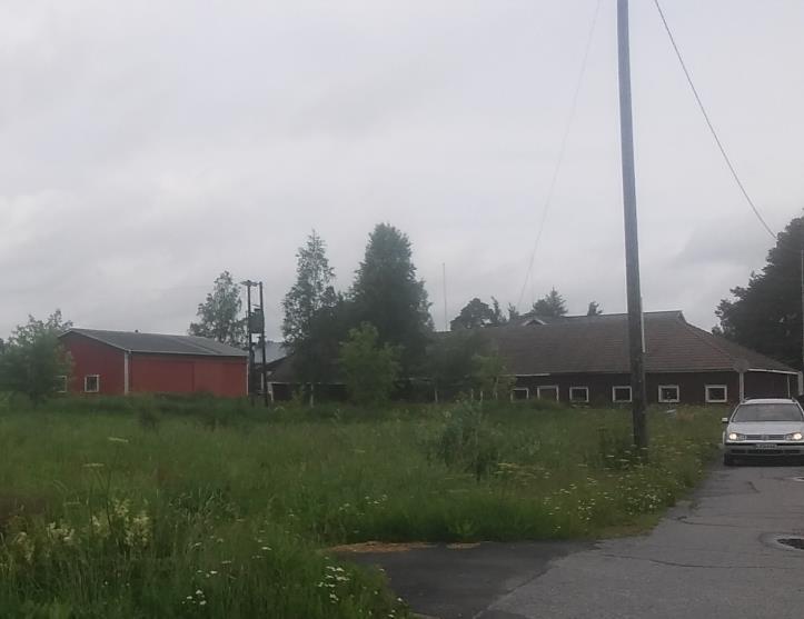 yksinkertainen tupa ja pieni